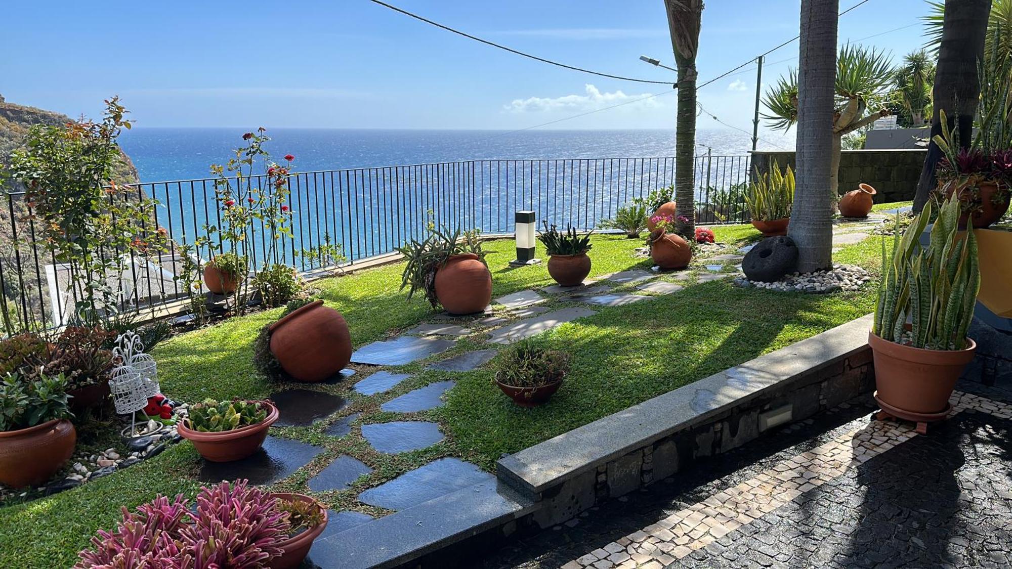 Zeza'S Garden Villa Calheta  Exterior photo