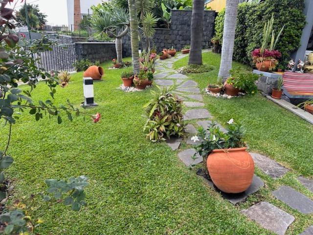 Zeza'S Garden Villa Calheta  Exterior photo